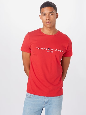 TOMMY HILFIGER Regular fit T-shirt i röd: framsida