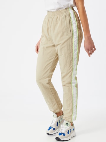 Effilé Pantalon Urban Classics en beige : devant