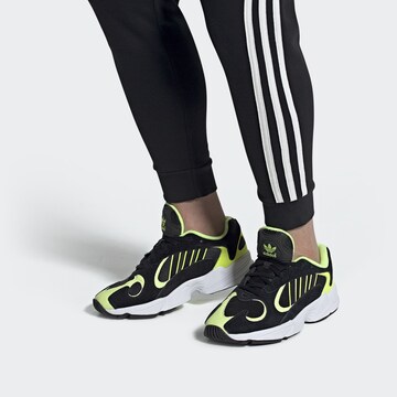ADIDAS ORIGINALS Sneakers laag 'Yung-1' in Zwart: voorkant