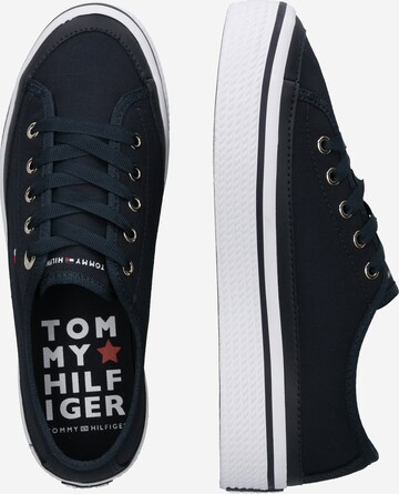 Sneaker low 'Kelsey' de la TOMMY HILFIGER pe albastru: lateral