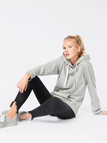 Sweat-shirt 'Senta' ABOUT YOU en gris