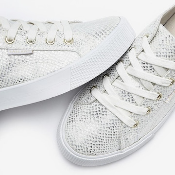 LASCANA Sneakers laag in Zilver