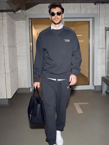 Classic Black Sweat Look by FC Bayern München