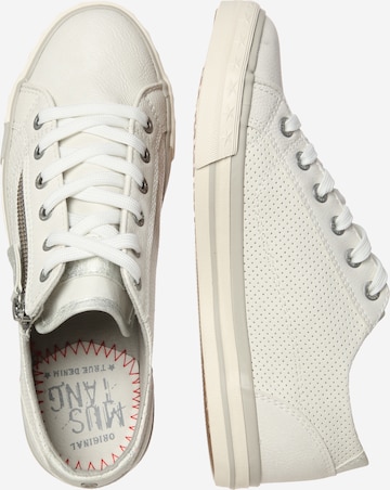 MUSTANG Sneakers in White: side