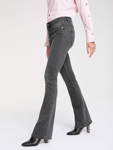 Flared Jeans di heine in grigio: frontale