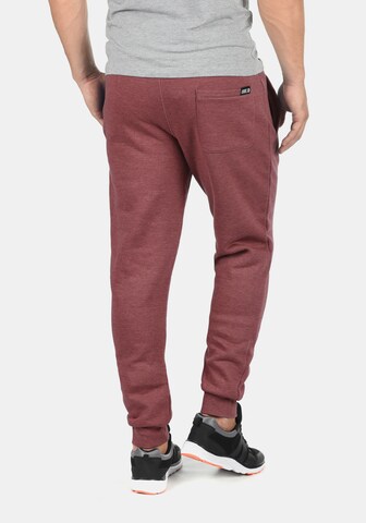 !Solid Tapered Jogginghose 'Benn' in Rot