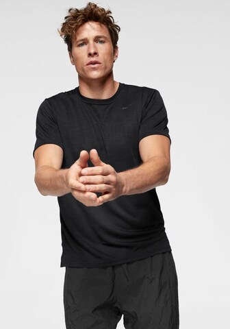 Coupe regular T-Shirt fonctionnel 'Superset' NIKE en noir : devant