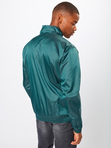 Urban ClassicsPrijelazna jakna - zelena boja: stražnji dio