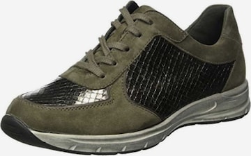 SEMLER Sneakers in Green: front