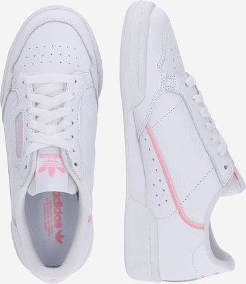 Baskets basses ADIDAS ORIGINALS en blanc