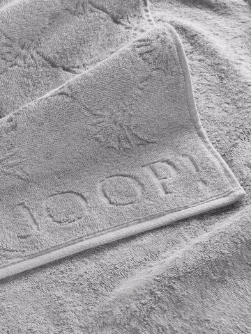 JOOP! Shower Towel 'Uni Cornflower' in Silver