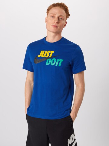 Coupe regular T-Shirt 'Swoosh' Nike Sportswear en bleu : devant