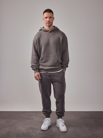 Comfy Grey Sweat Look by DAN FOX APPAREL