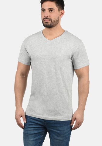 !Solid V-Shirt 'Bedo' in Grau: predná strana