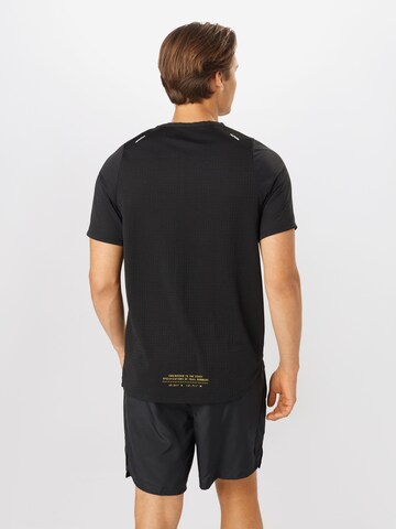 juoda NIKE Standartinis modelis Sportiniai marškinėliai 'Rise 365 Trail'