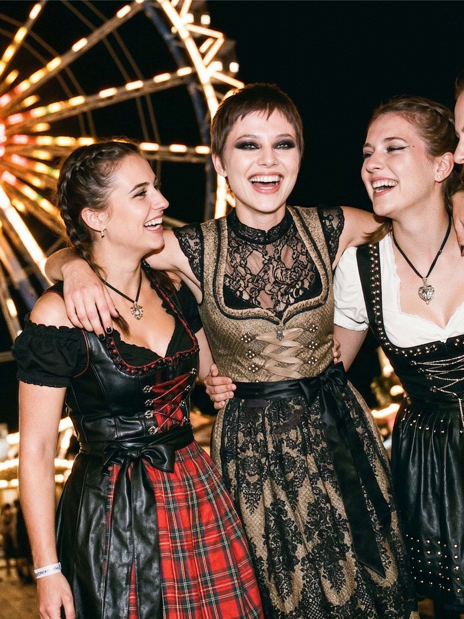 Darker shades, bolder vibes Alternative Trachten