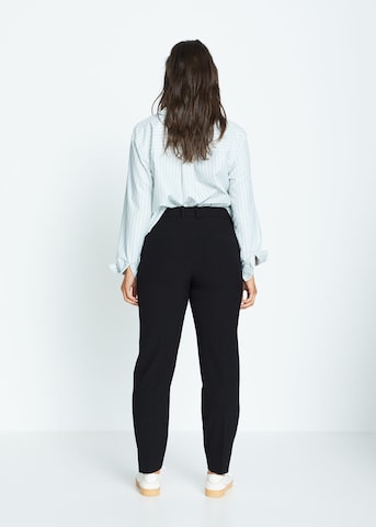 Coupe slim Pantalon à plis 'Xipy 7' MANGO en noir