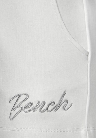 BENCH Панталон пижама в бяло