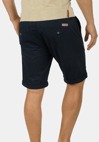 !Solid Regular Chinoshorts in Blau