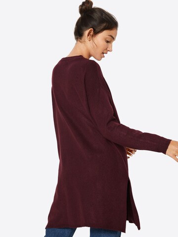 Pull-over 'Brilliant' VERO MODA en rouge : derrière