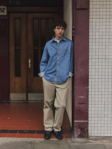 Denim And Neutral Pant Look