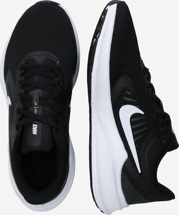 Chaussure de course 'Downshifter' NIKE en noir