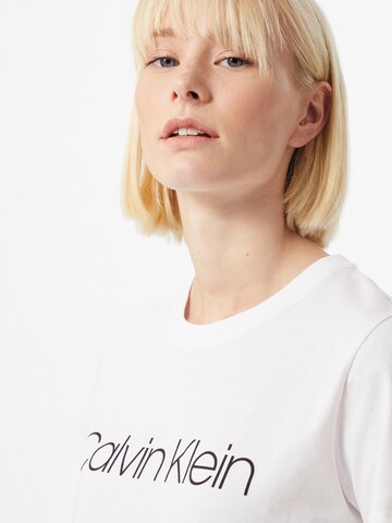 T-shirt Calvin Klein en blanc