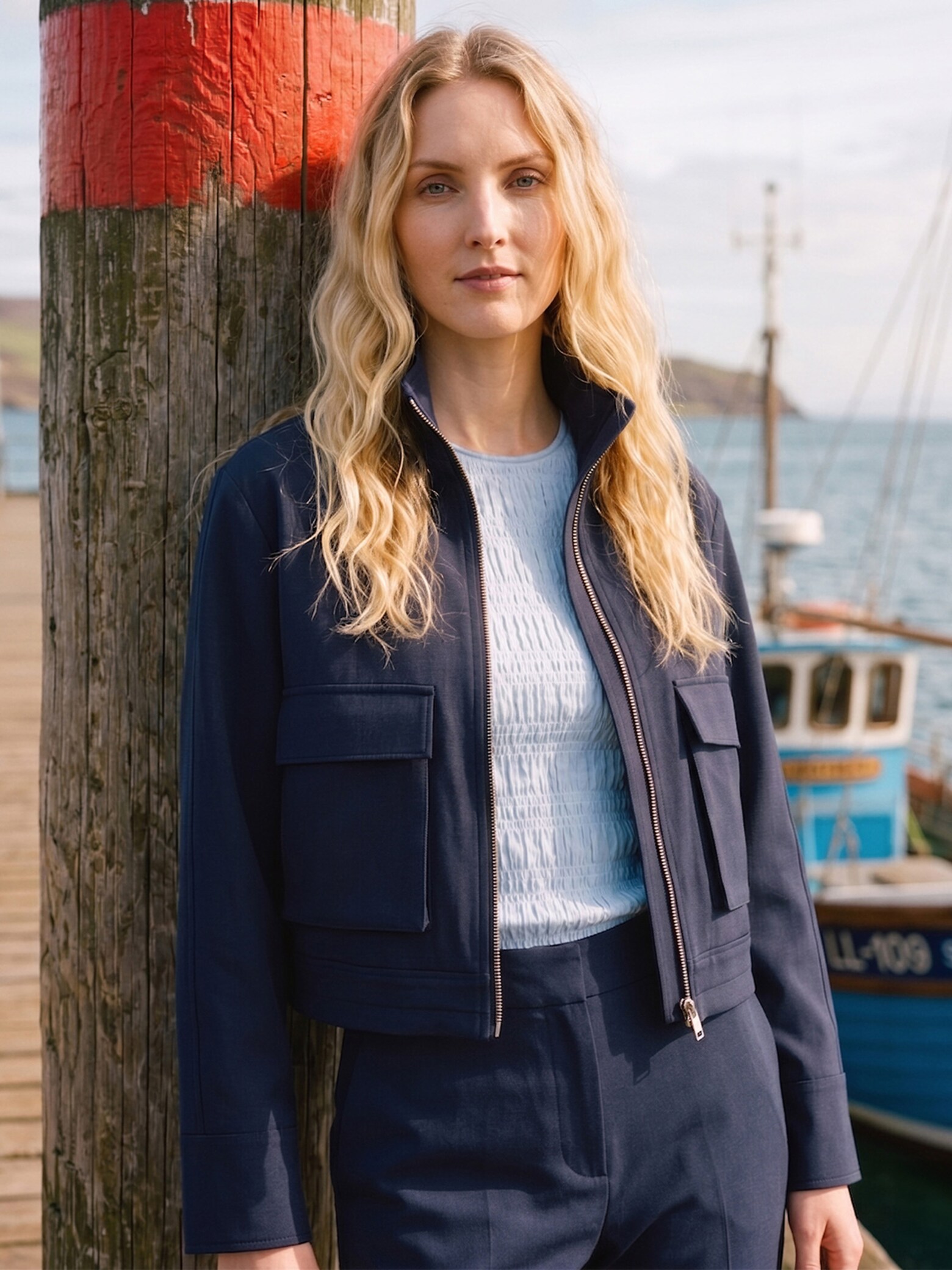 Janika - Navy Utility Set Look