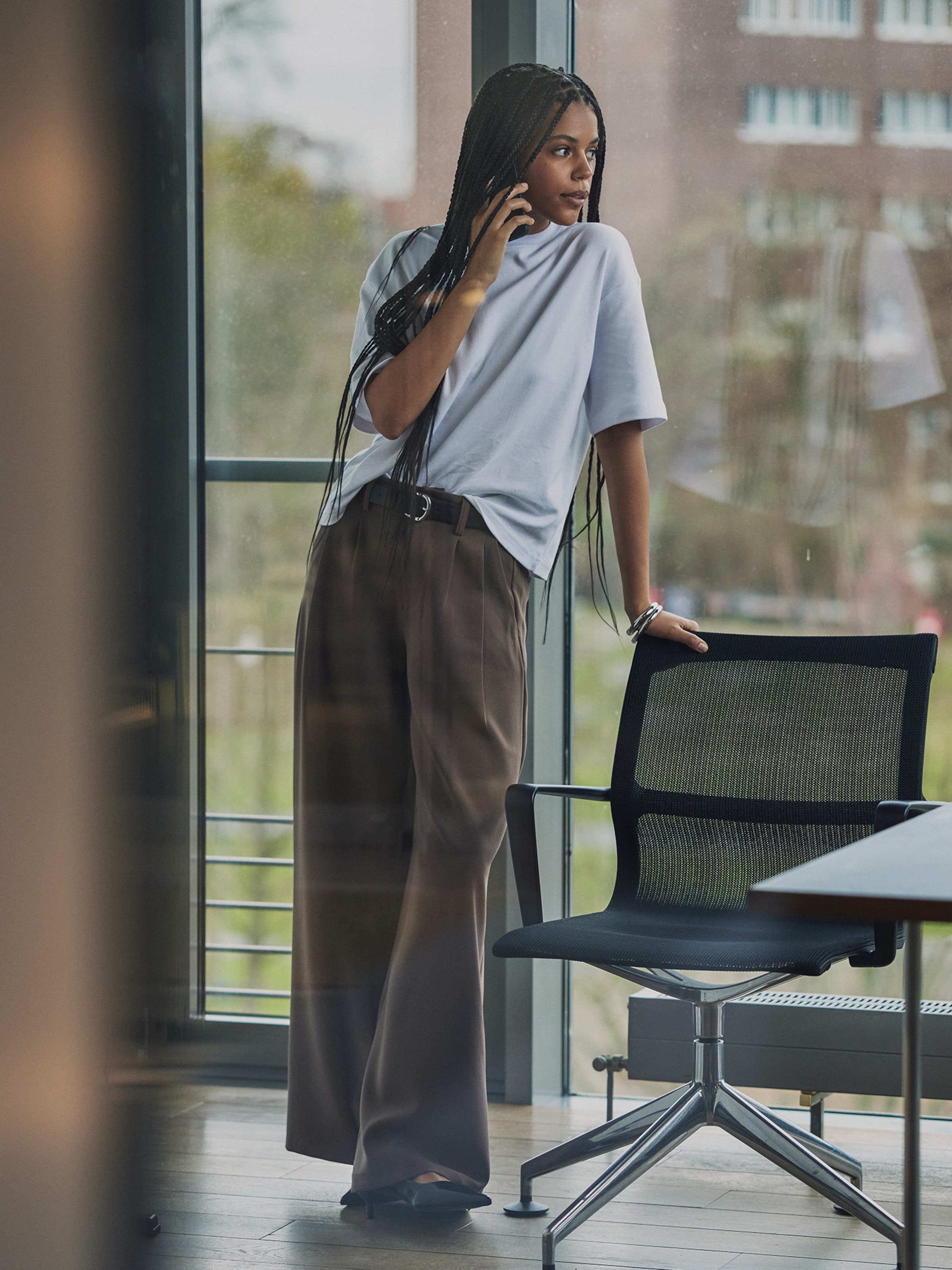 Lisa Washington - Minimalist Office Casual Look