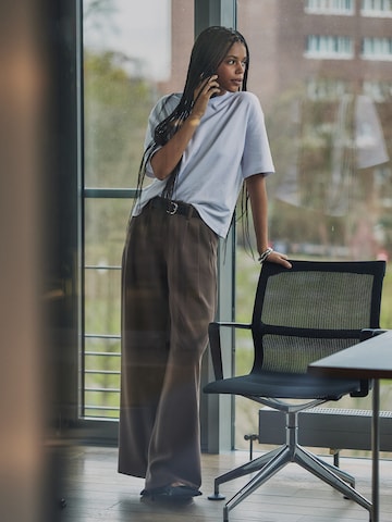 Minimalist Office Casual Look