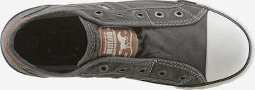 MUSTANG Спортни обувки Slip On в сиво