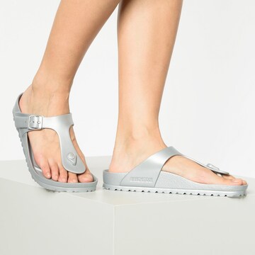 BIRKENSTOCK Žabky 'Gizeh' – stříbrná