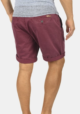 !Solid Regular Chinoshorts 'Pinhel' in Rot