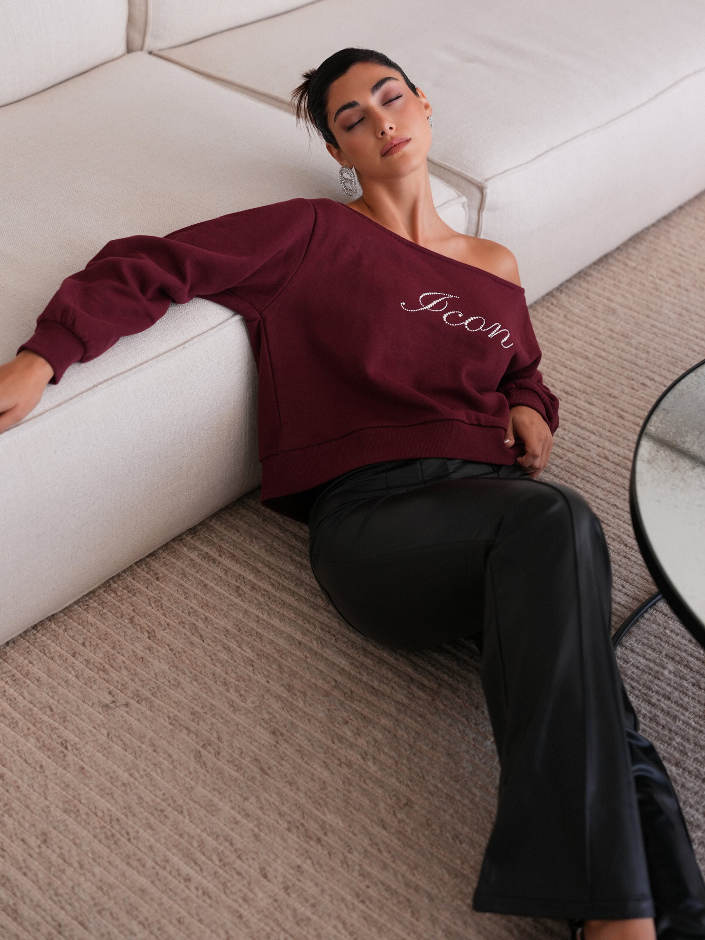 Sarina - Burgundy Sweatshirt Look