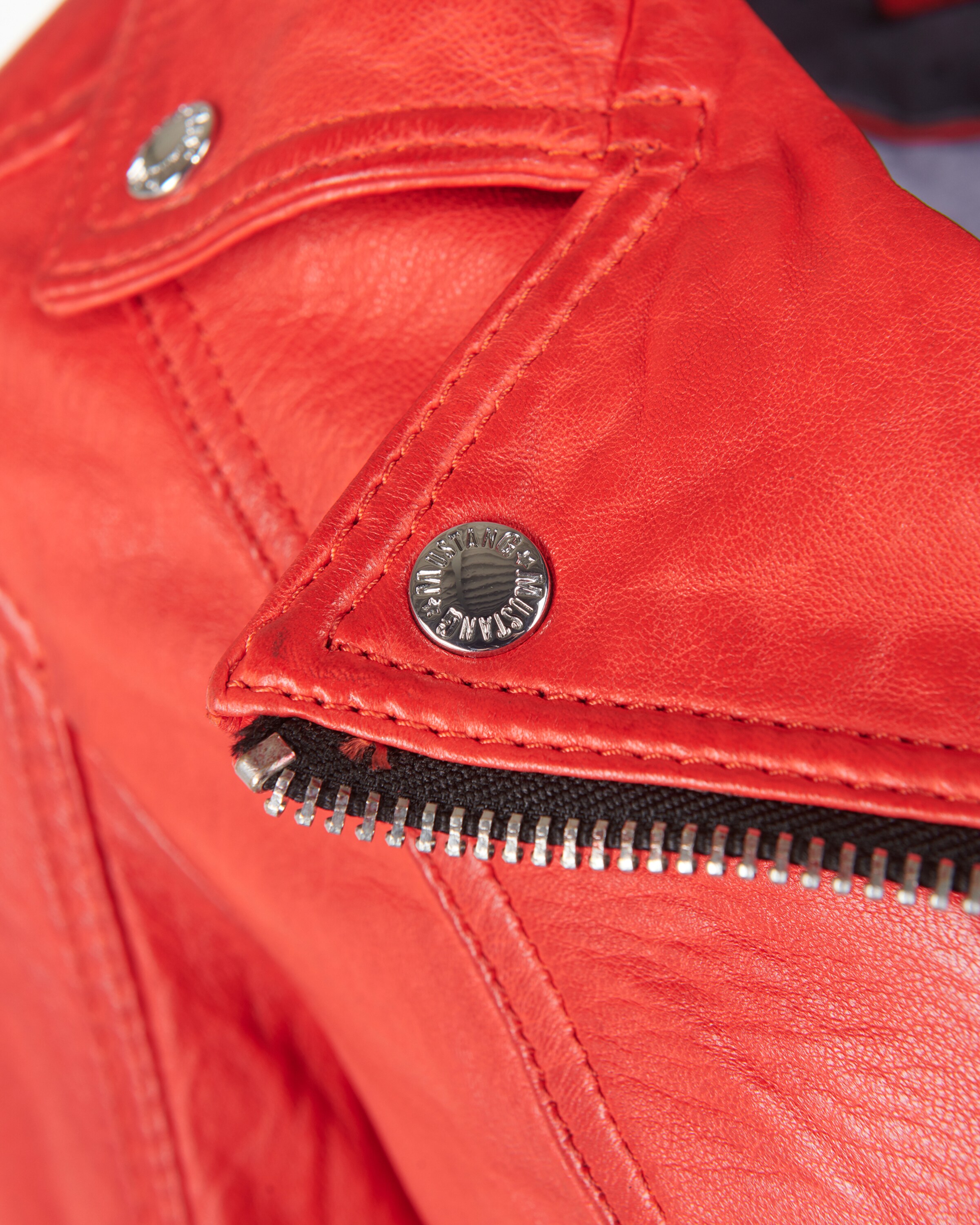 MUSTANG Between-Season Jacket in Red