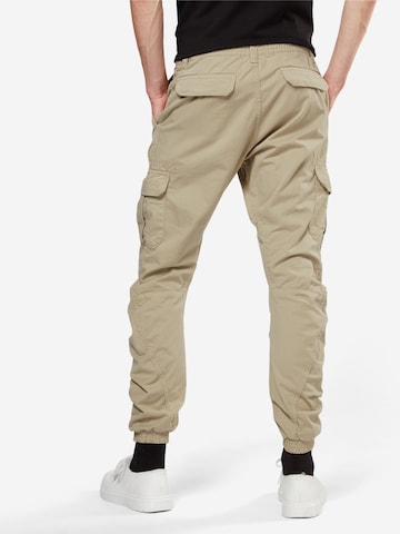 Urban Classics Tapered Cargo trousers in Beige: back