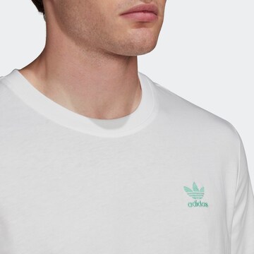 Coupe regular T-Shirt ADIDAS ORIGINALS en blanc : devant