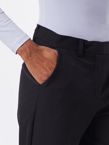 Slimfit Pantaloni de la ICHI pe negru