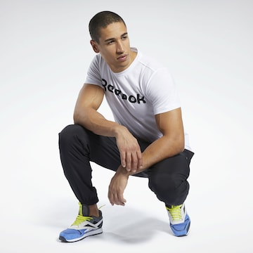 Reebok Функциональная футболка в Белый: спереди