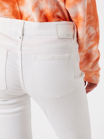 DRYKORN - Skinny Vaquero 'Need' en blanco