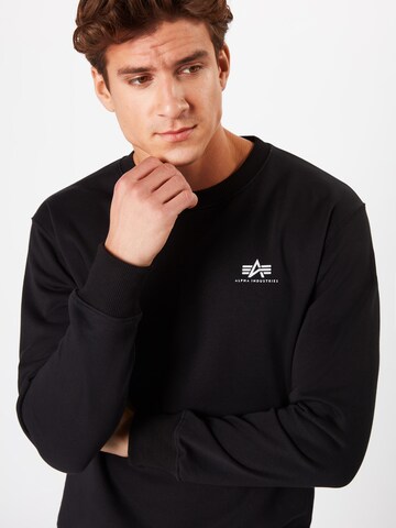 ALPHA INDUSTRIES Sweatshirt i svart