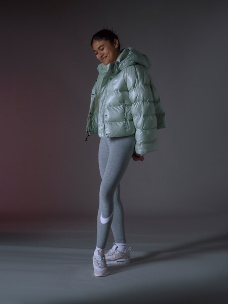 Anetta - Warm Look by Nike