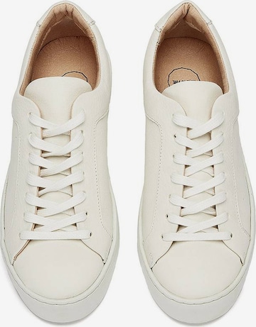 NINE TO FIVE Sneakers 'Laced Sneaker #Boi' in White: front