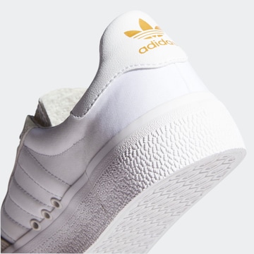 Baskets basses '3MC' ADIDAS ORIGINALS en blanc