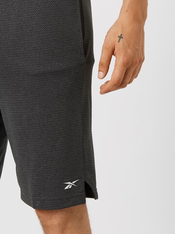 Reebok Regular Sportshorts in Schwarz