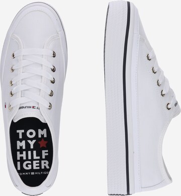 TOMMY HILFIGER Trampki niskie 'Kelsey' w kolorze biały