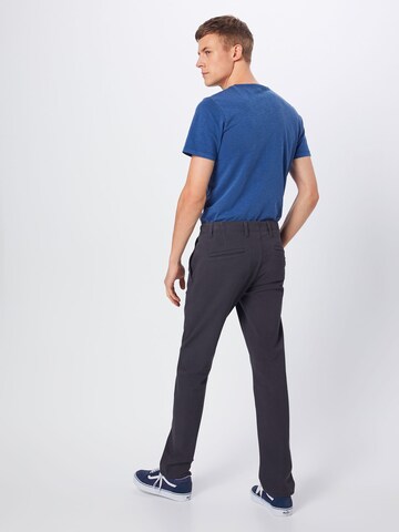 Coupe slim Pantalon chino 'SMART 360 FLEX ALPHA SLIM (TAPERED)' Dockers en gris : derrière