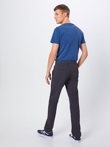 Dockers Слим Брюки-чинос 'SMART 360 FLEX ALPHA SLIM (TAPERED)' в Серый: сзади