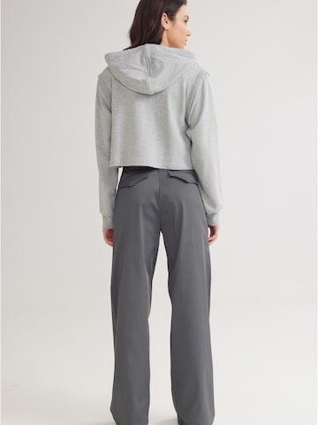 4TAILORS Collegetakki värissä harmaa