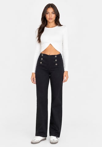 Elara Wide leg Jeans in Black: front